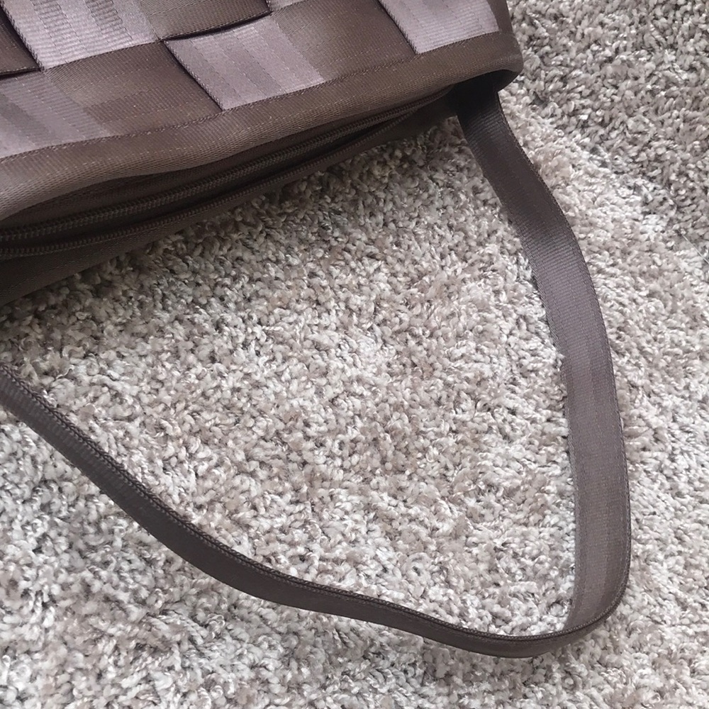 Harvey’s Tan The Original Seatbelt Bag - Picture 11 of 16